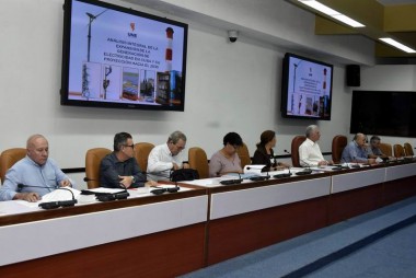 Chequea Díaz-Canel programas Tarea Vida, Memoria Histórica y del Polo Científico Productivo de La Habana, Artemisa y Mayabeque 