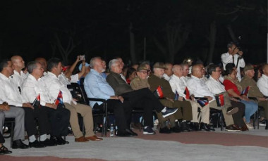 El Acto Central Nacional por el 72 aniversario del asalto a los cuarteles Moncada y Carlos Manuel de Céspedes inició este sábado en la Plaza de la Revolución Máximo Gómez Báez de esta central provincia. Presiden el acto el General de Ejército Raúl Castro Ruz, y el Primer Secretario del Comité Central del PCC y Presidente de la República, Miguel Díaz-Canel Bermúdez.