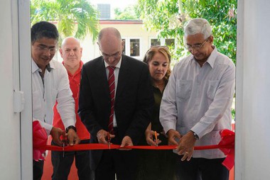 Abren parque fotovoltaico para el aprendizaje de estudiantes en Cuba